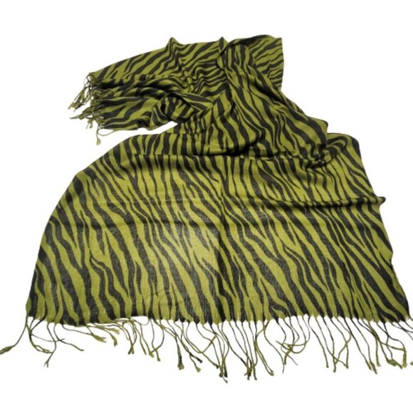 Green and Black Animal Print Scarf- NEW - Picture 1 of 6